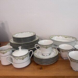 Raleigh Contemporary Fine China, Light Green Mint Flower 5ppl Dish Set
